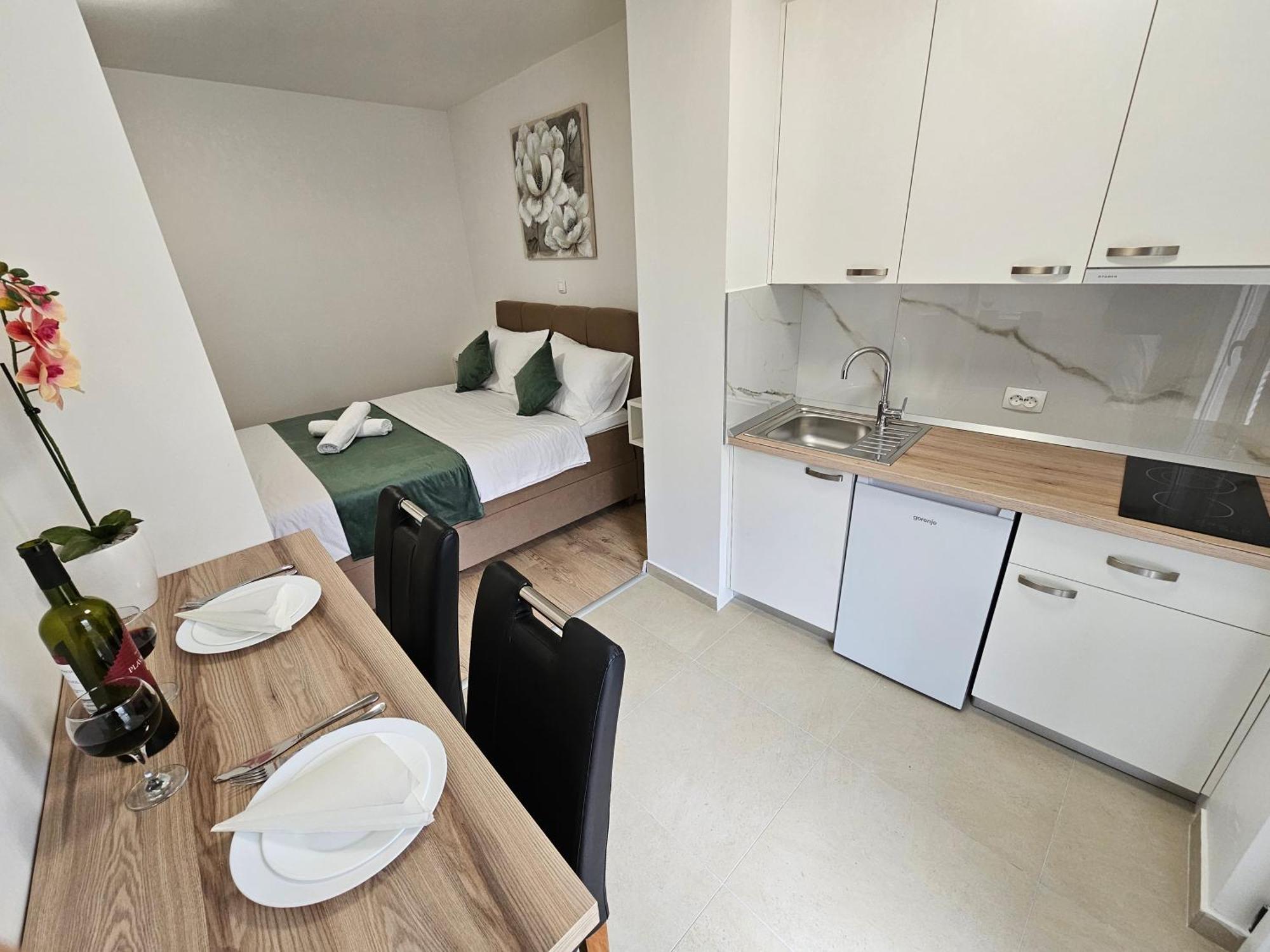 Apartments Kovac Makarska Eksteriør billede
