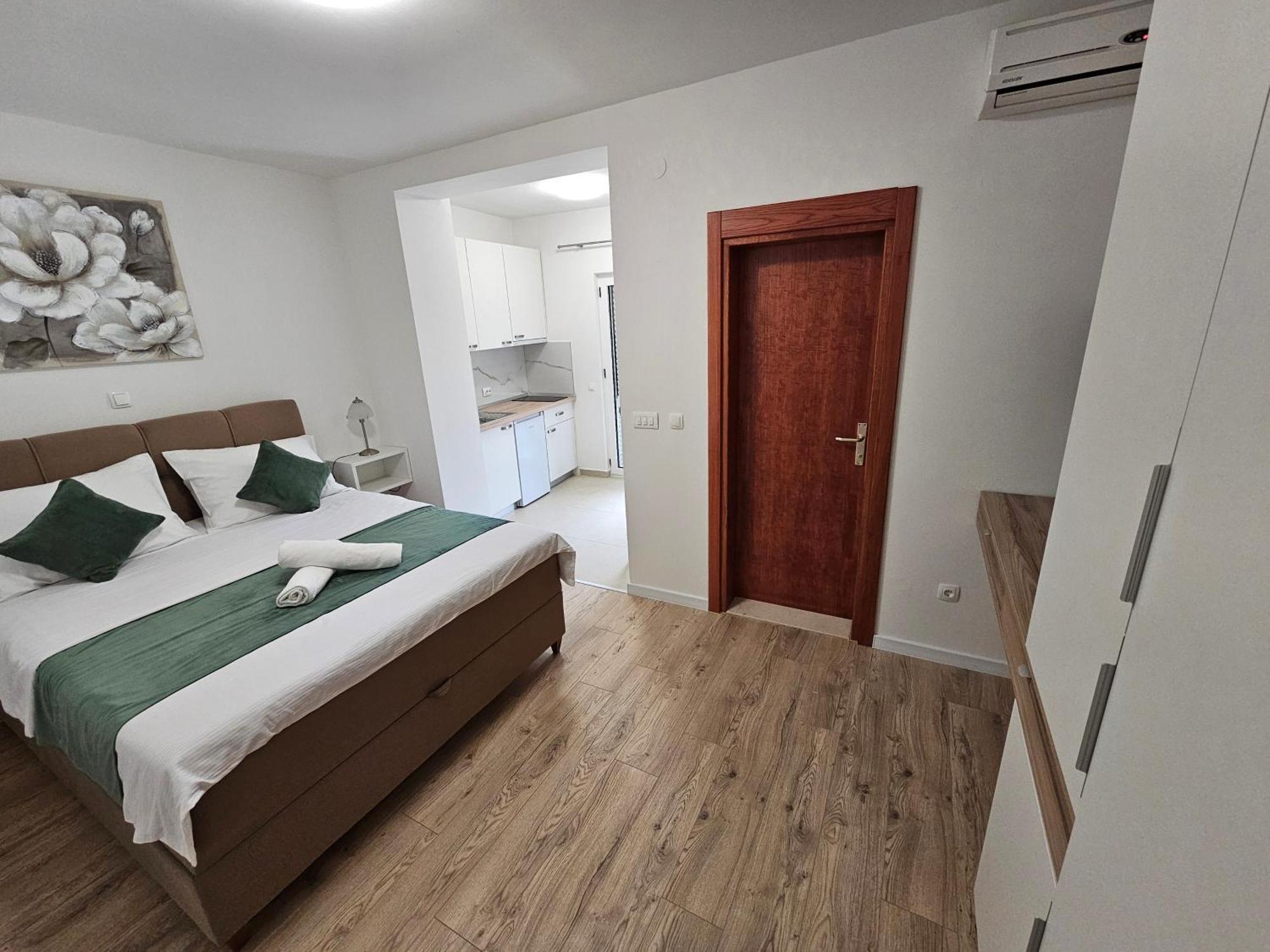 Apartments Kovac Makarska Eksteriør billede