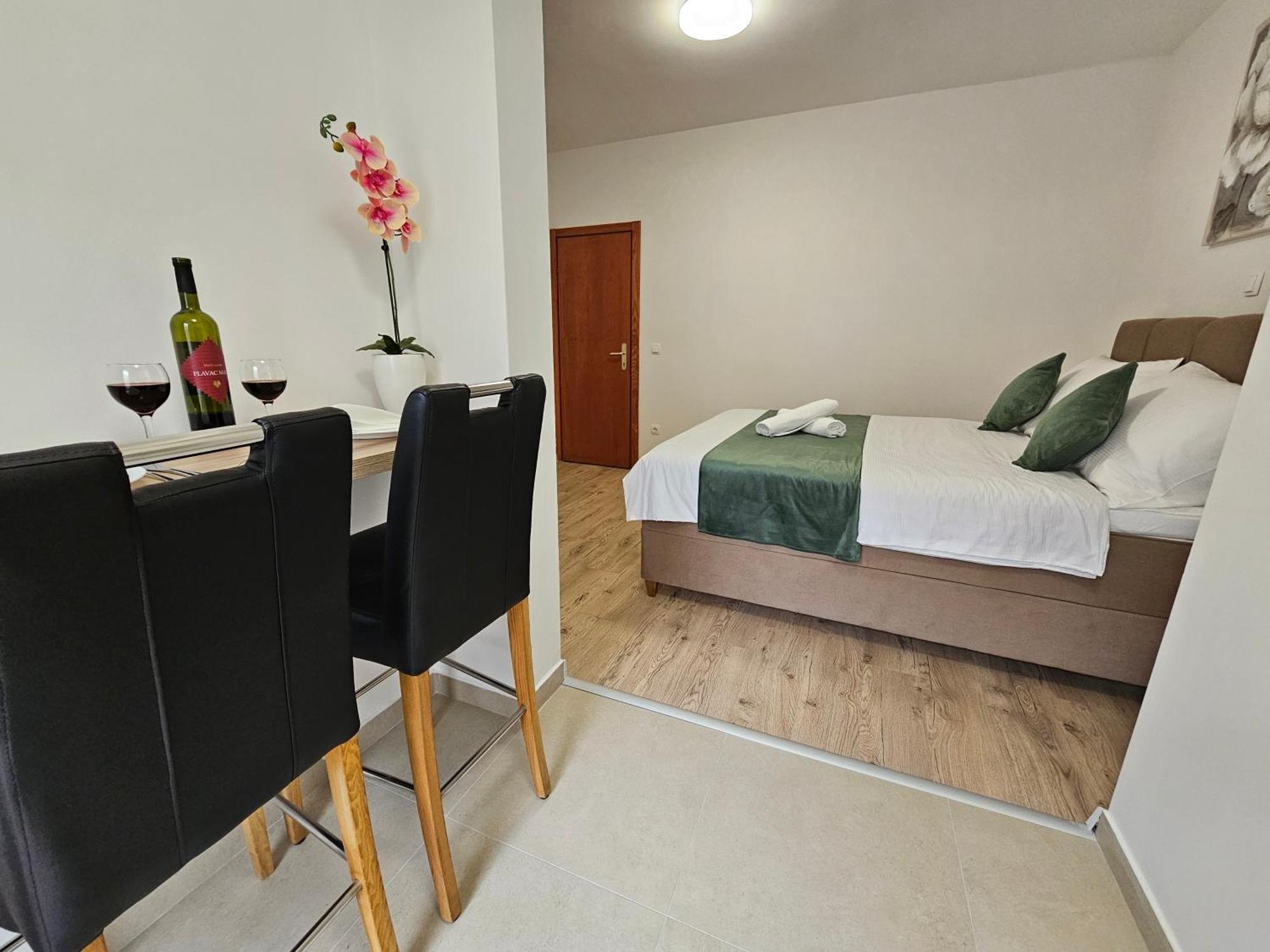 Apartments Kovac Makarska Eksteriør billede