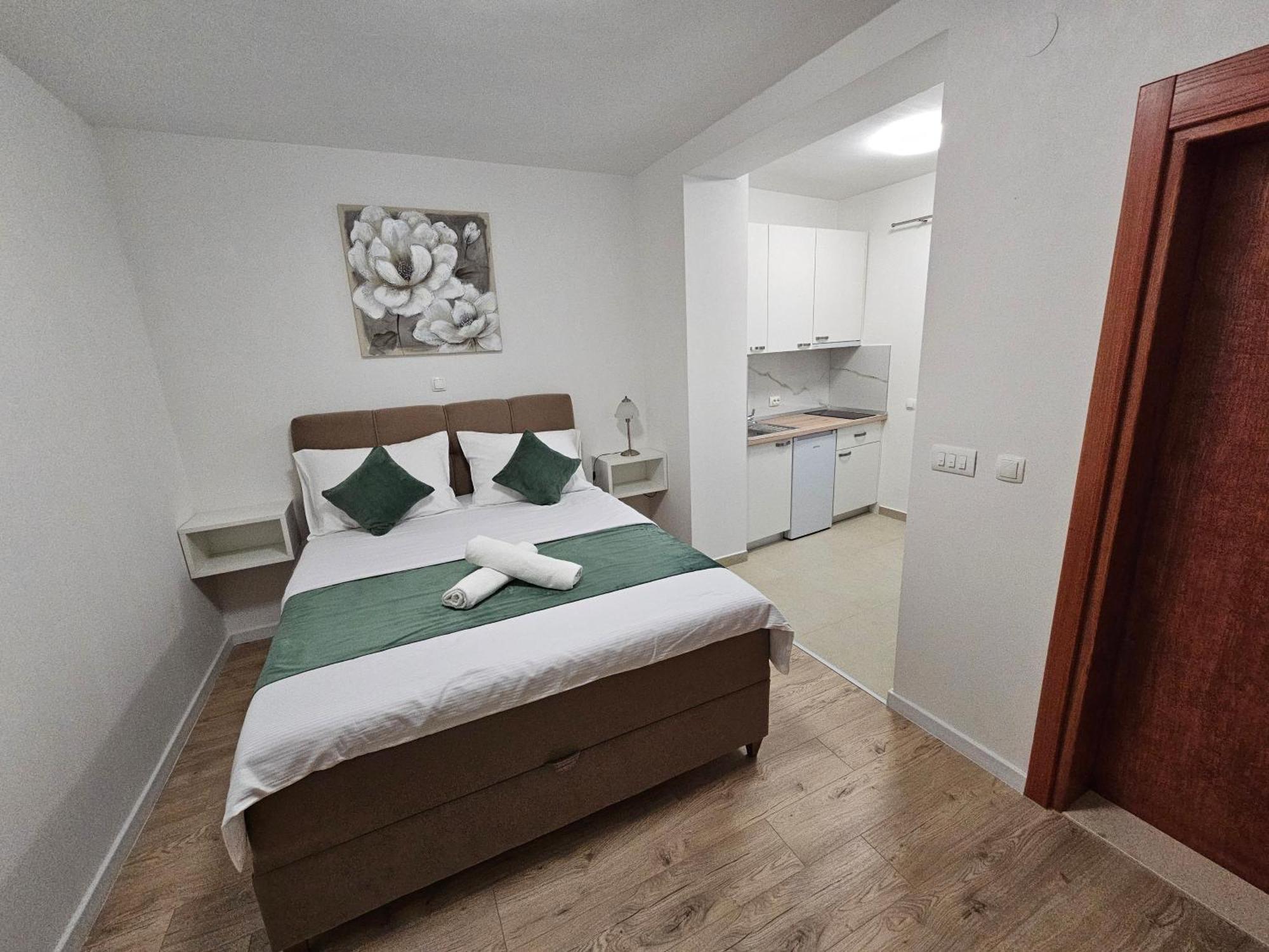 Apartments Kovac Makarska Eksteriør billede