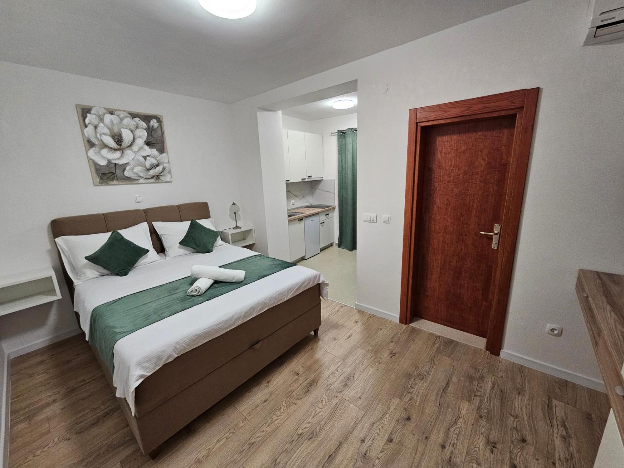 Apartments Kovac Makarska Eksteriør billede