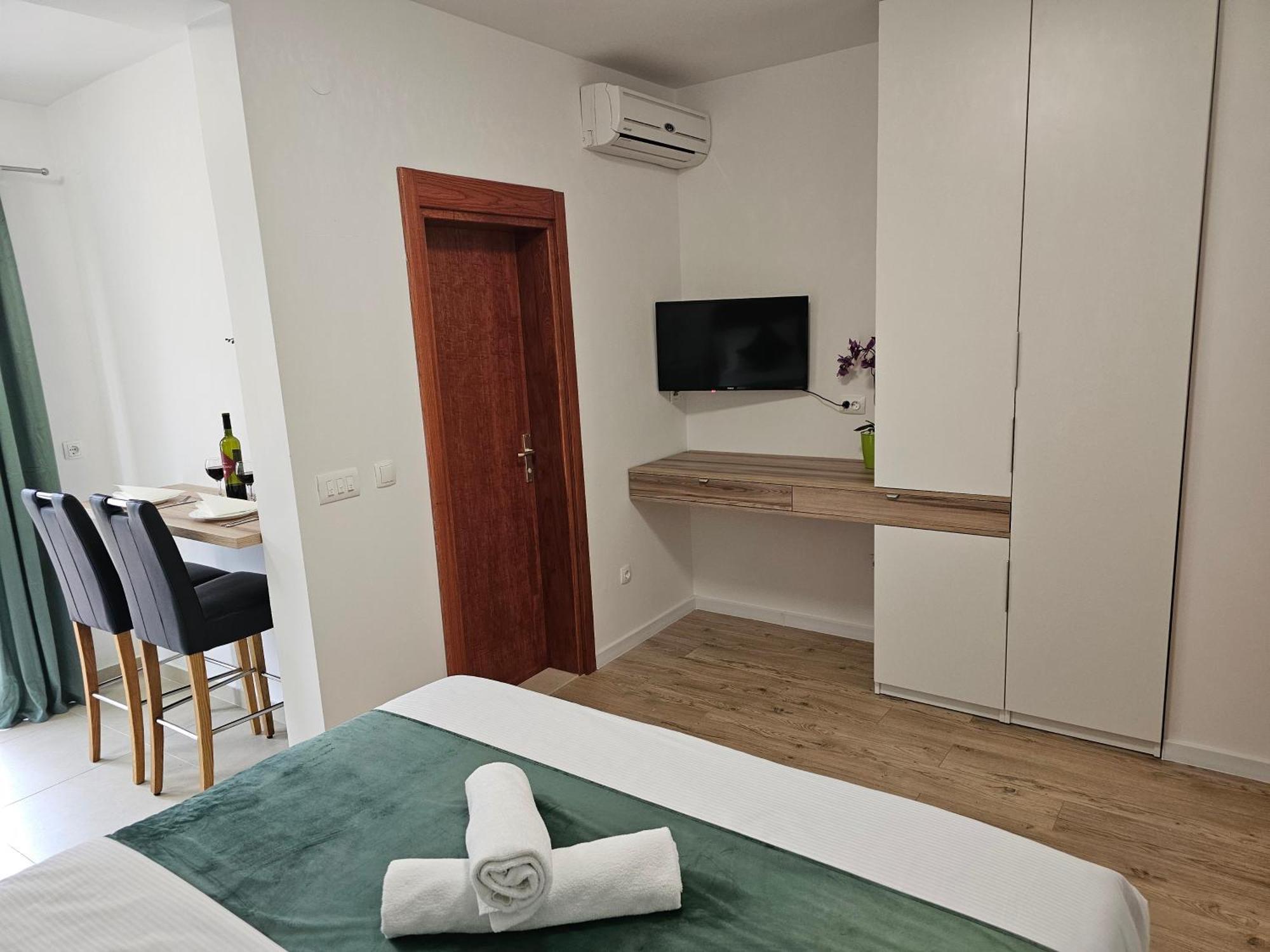 Apartments Kovac Makarska Eksteriør billede