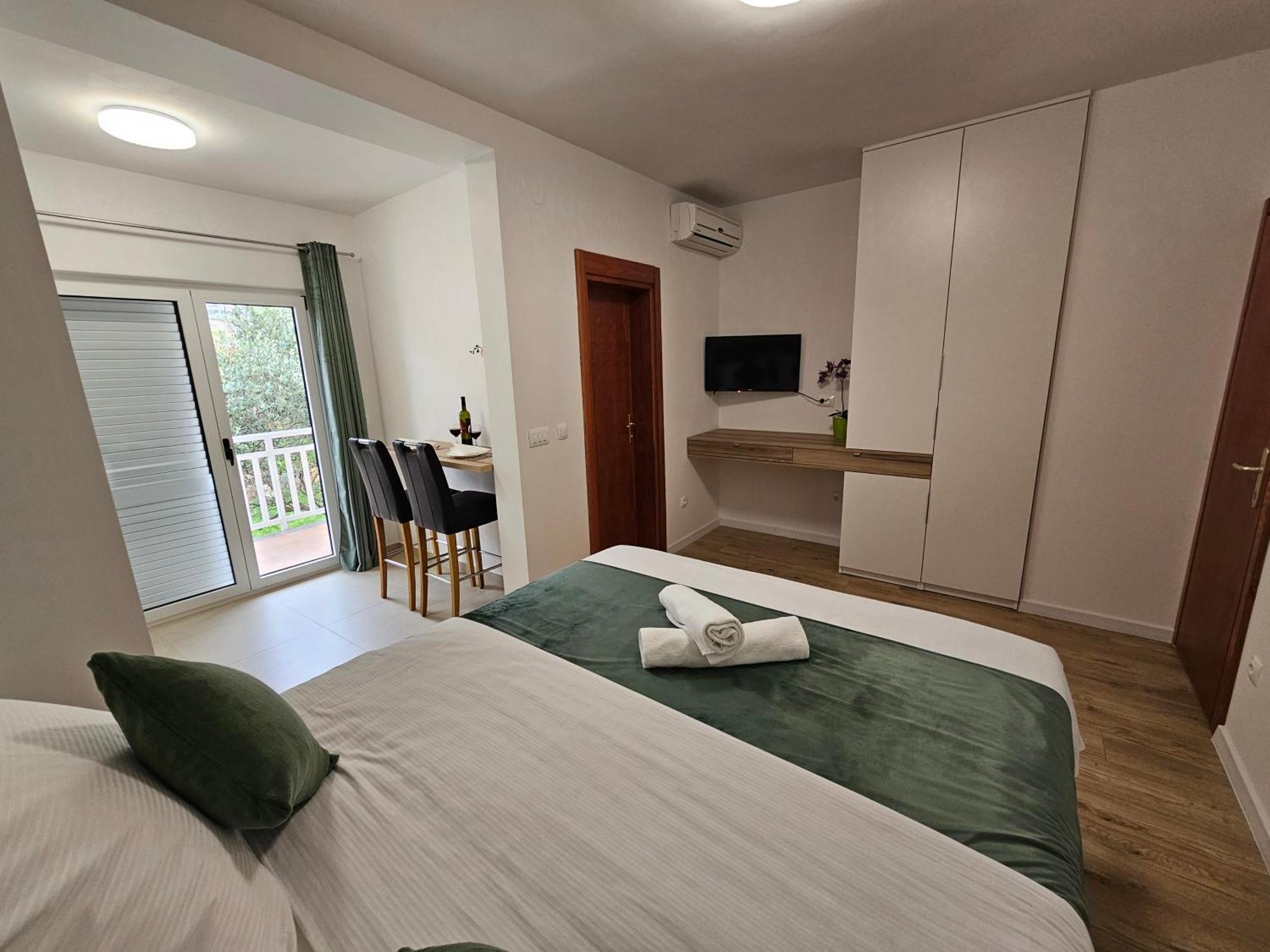 Apartments Kovac Makarska Eksteriør billede